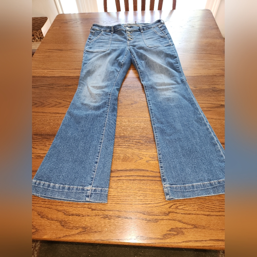 Women's SZ 10R Torrid Long Blue Denim Flare Jeans In Gently Used Condition